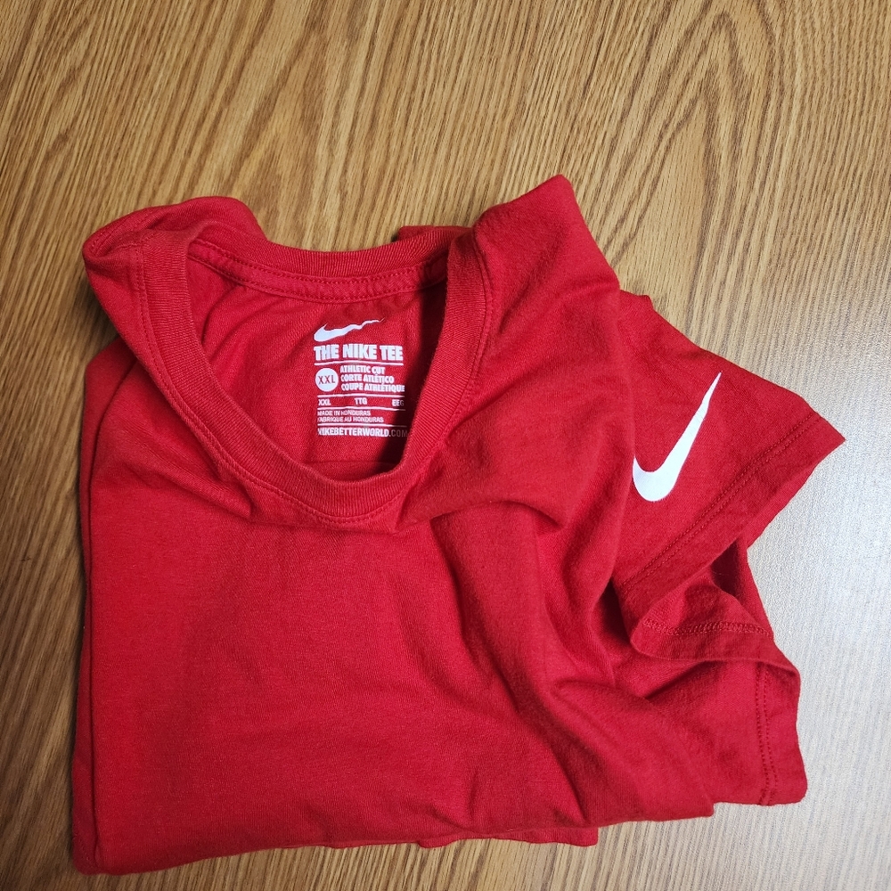 Mens Nike T Red W/ White Nike Swoosh On Sleeve Sz XXL Clean Preowned Condition